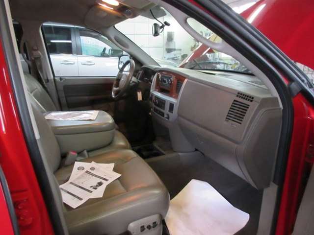 2006 Dodge Ram Pickup 2500 Laramie 4dr Mega Cab 4WD SB